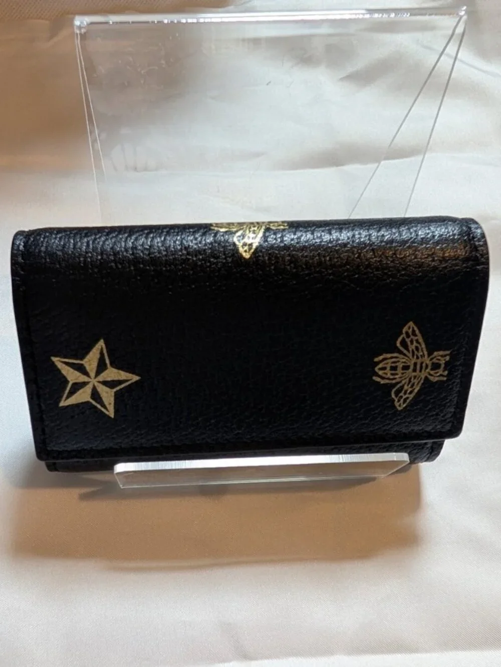 Like New Authentic Gucci Black Leather w Gold Bee & Star Print 6-Key Holder Case